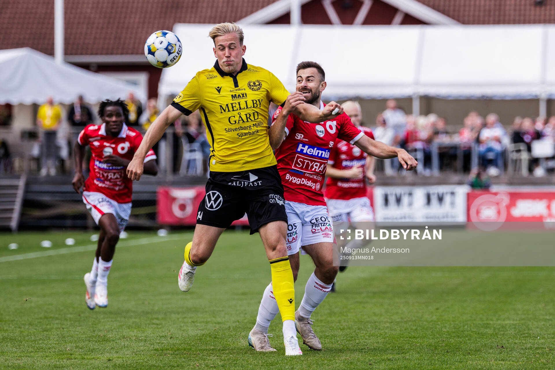 Mjällbys Herman Johansson och Degerfors Marcus Valdez