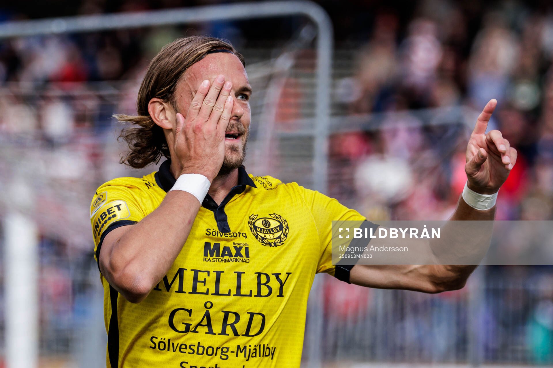 Mjällbys Tom Pettersson jublar