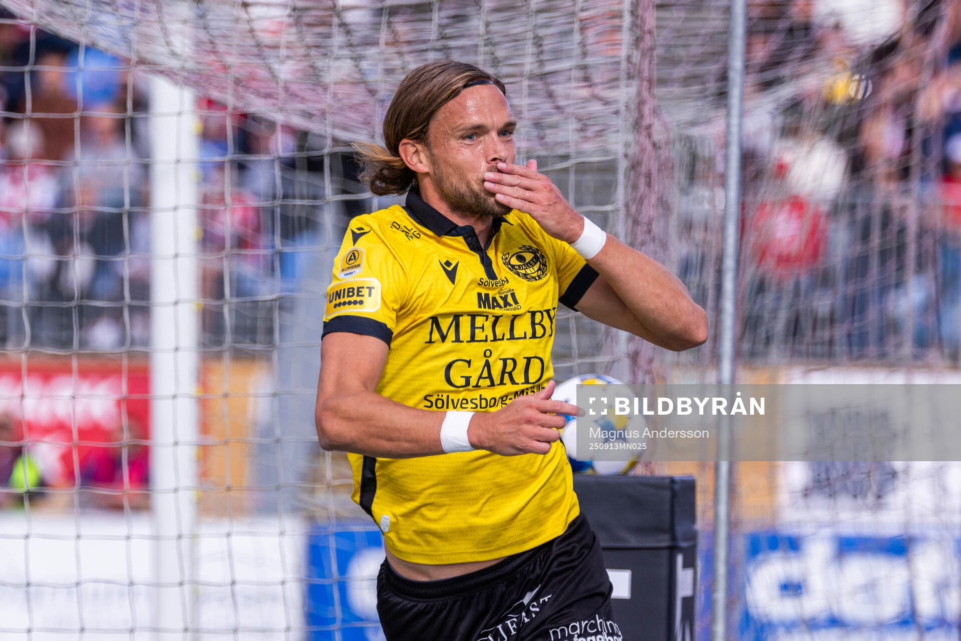 Mjällbys Tom Pettersson jublar