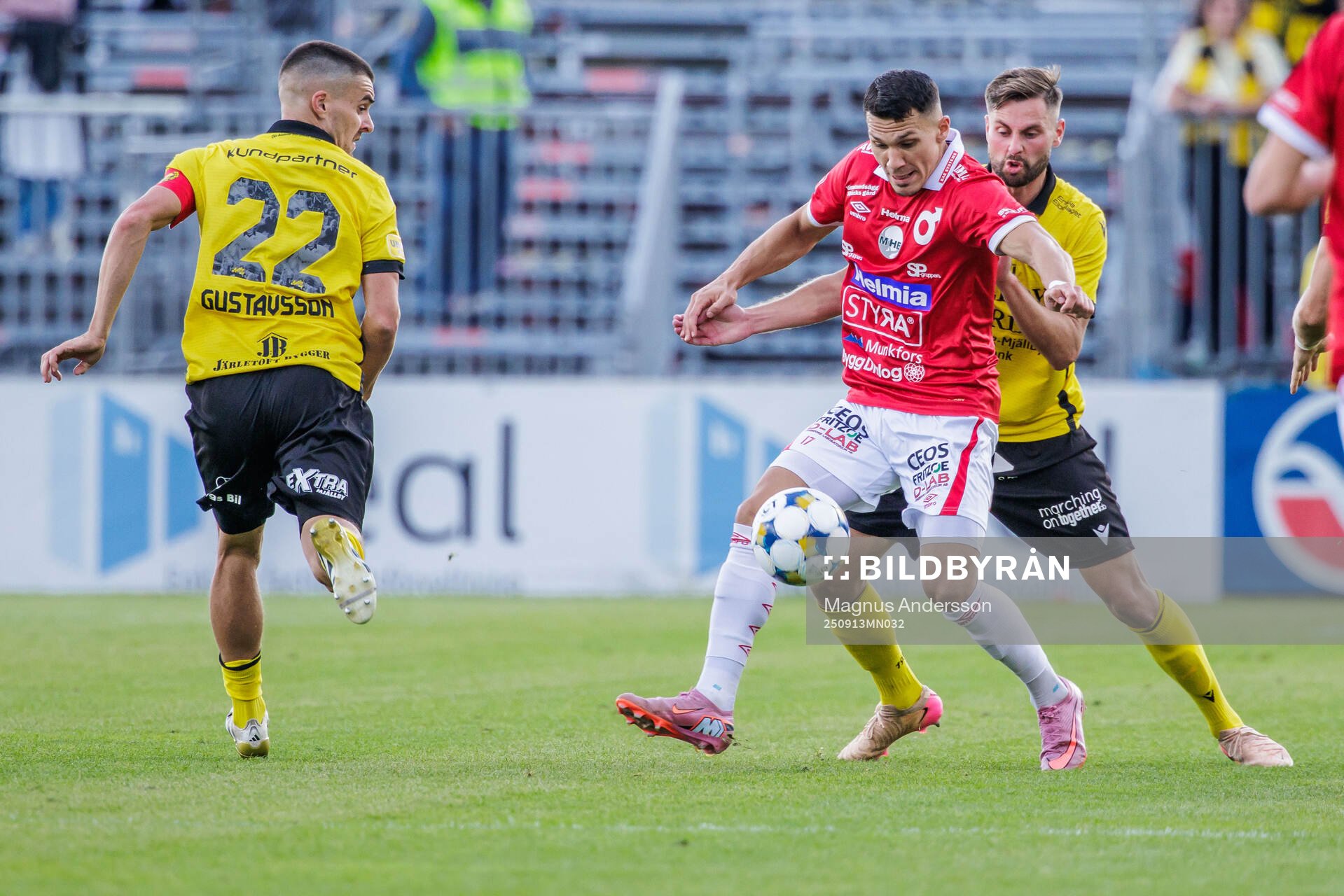 Degerfors Arman Taranis och Mjällbys Axel Norén