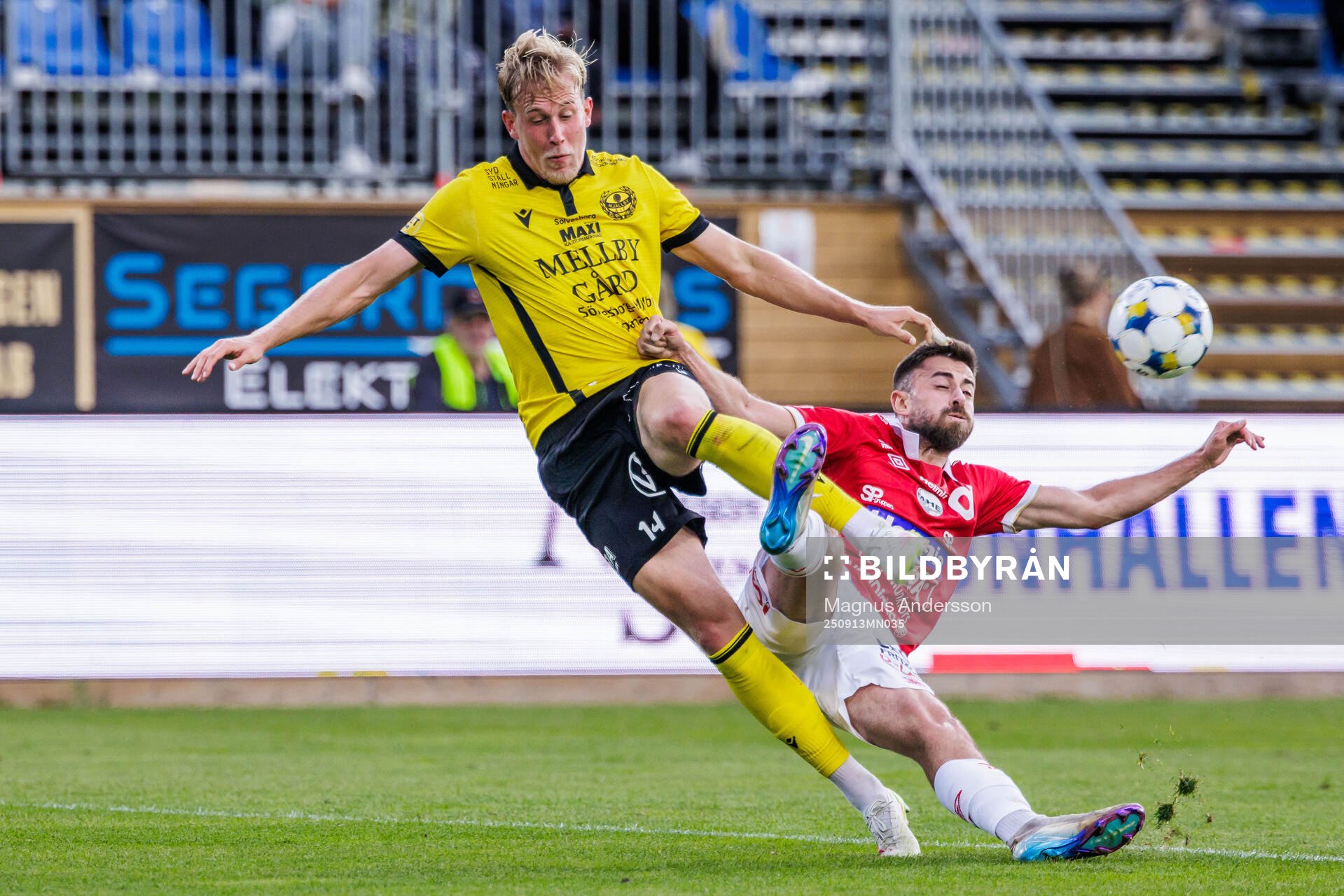 Mjällbys Herman Johansson och Degerfors Marcus Valdez