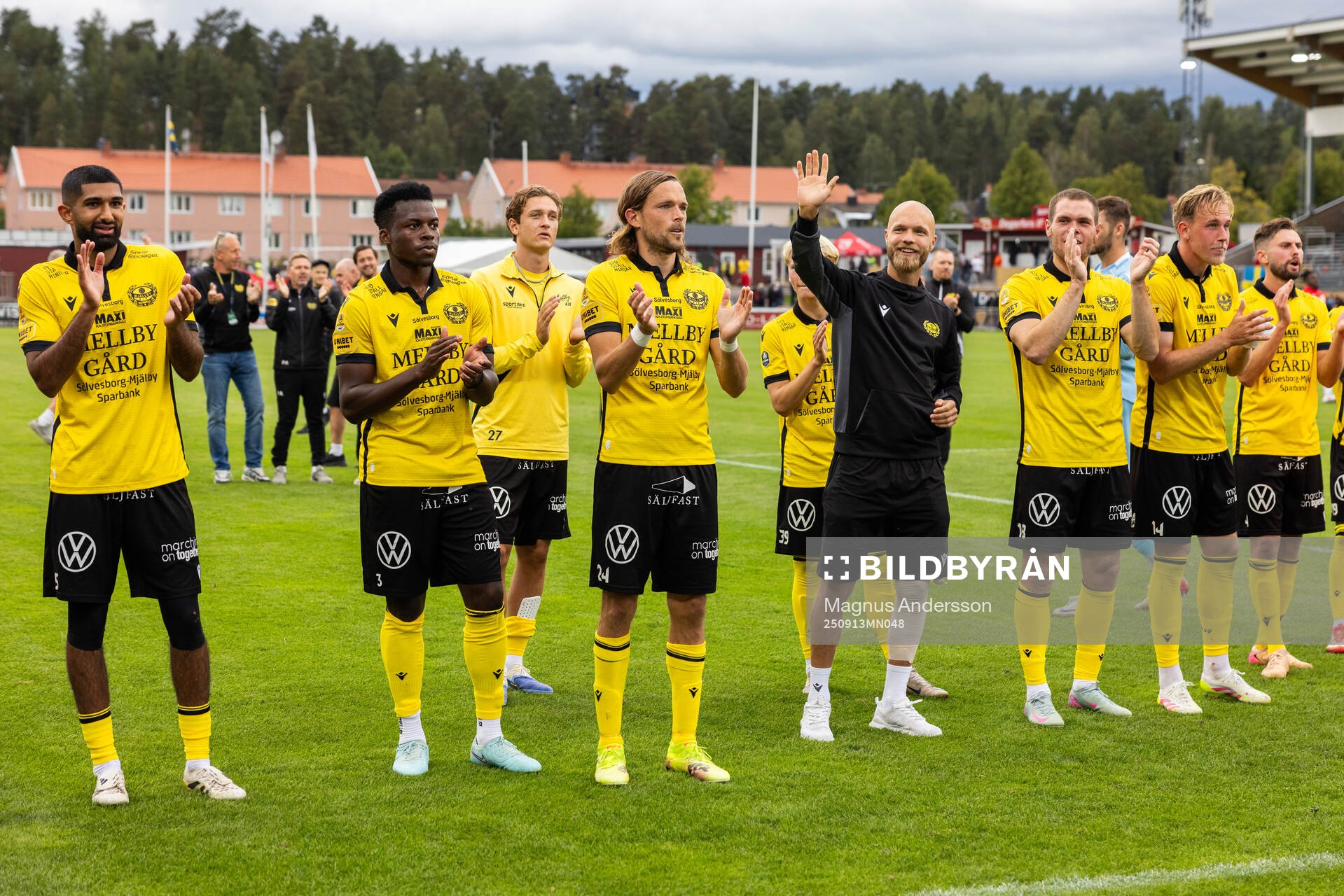 Mjällbys spelare jublar
