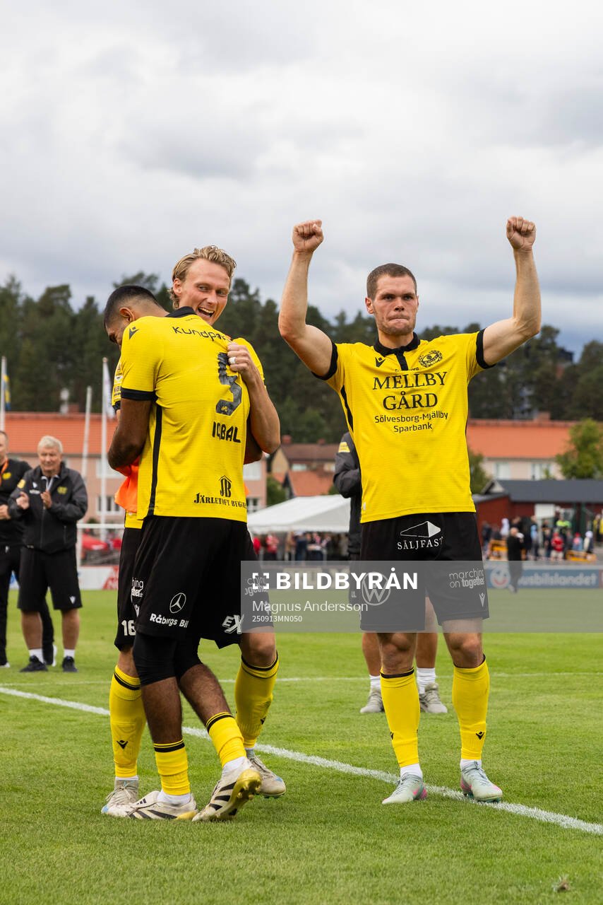 Mjällbys Alexander Johansson, Abdullah Iqbal och Jacob