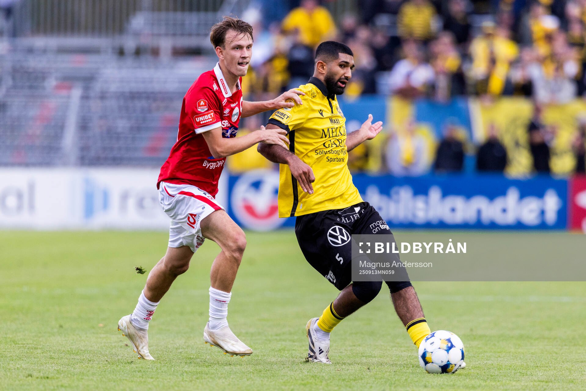 Degerfors Kazper Karlsson och Mjällbys Abdullah Iqbal