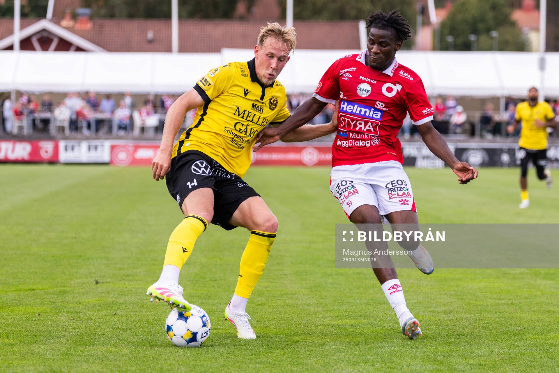 Mjällbys Herman Johansson och Degerfors Philippe Ndinga