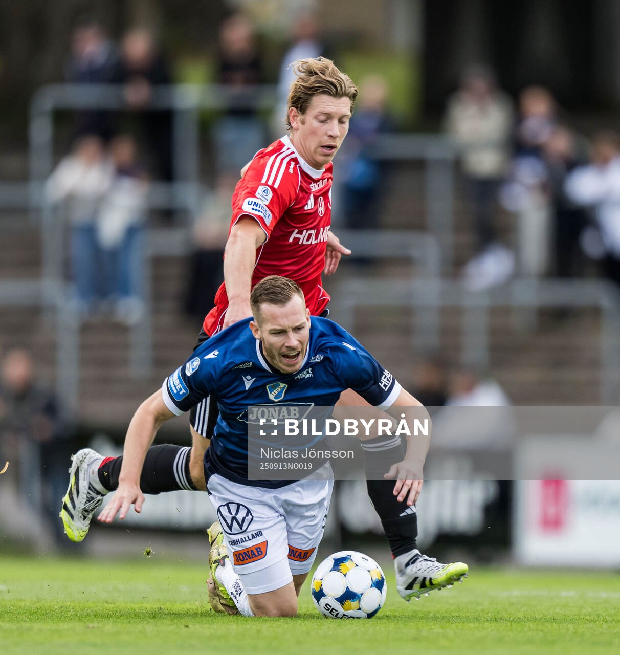 Halmstads Gisli Eyjolfsson och IFK Norrköpings Alexander