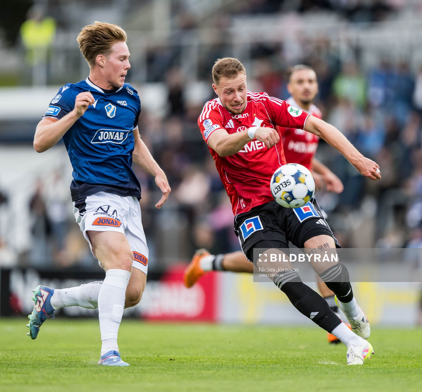Halmstads Malte Persson och IFK Norrköpings Kevin Höög