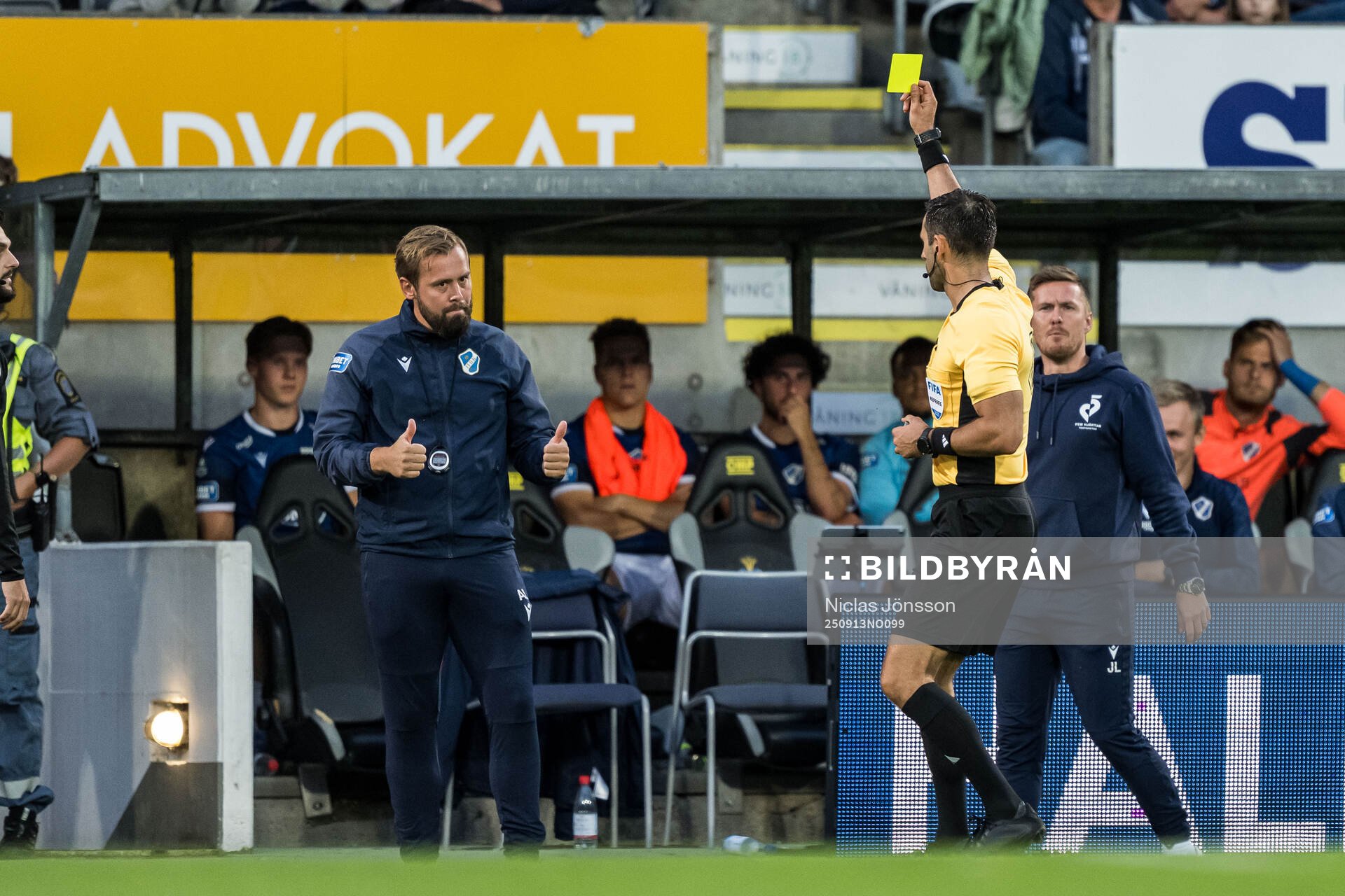 Halmstad och Adam Larsson får gult