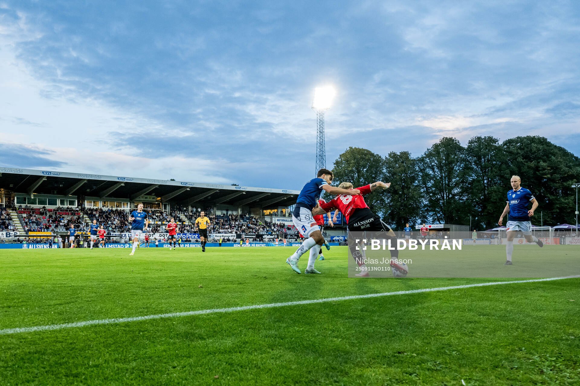 Halmstads Bleon Kurtulus och IFK Norrköpings Isak Andri