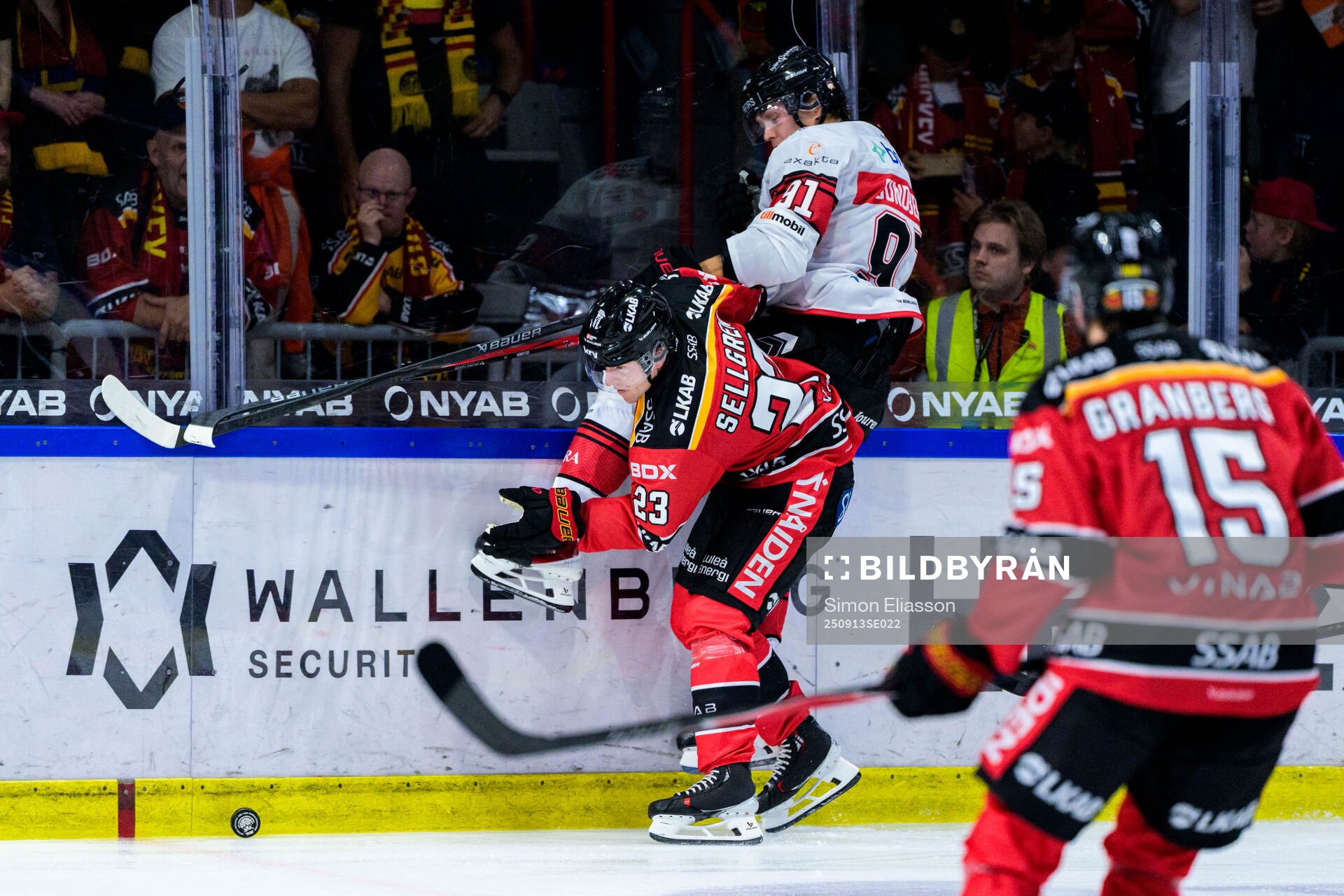 Luleås Jesper Sellgren och Malmö Redhawks Axel Sundberg