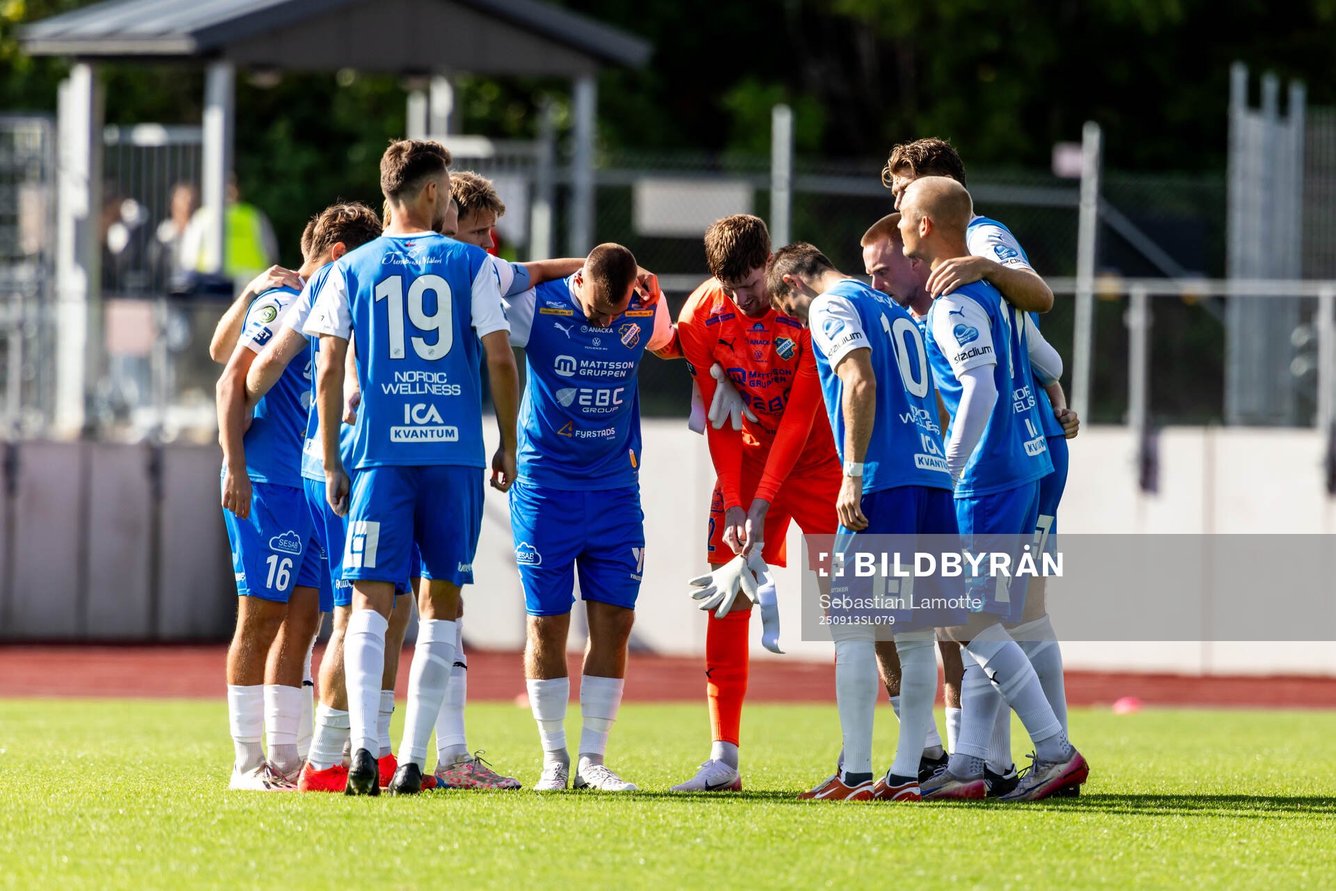 Oddevolds spelare laddar för match