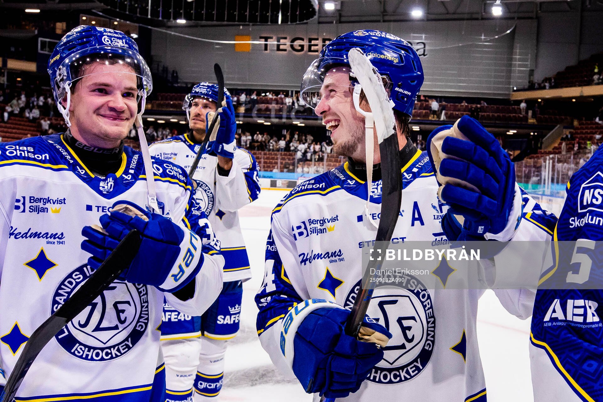 Leksands Olle Strandell och Arvid Eljas jublar