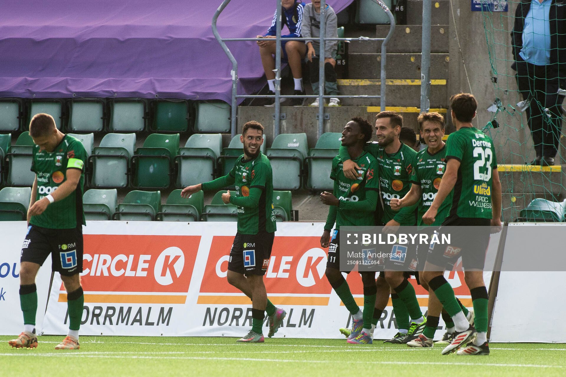 Varbergs Nuurdin Ali Mohudin jublar med lagkamrater