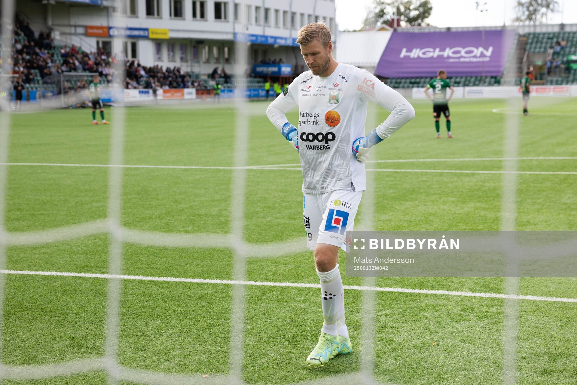 Varbergs målvakt Fredrik Andersson deppar