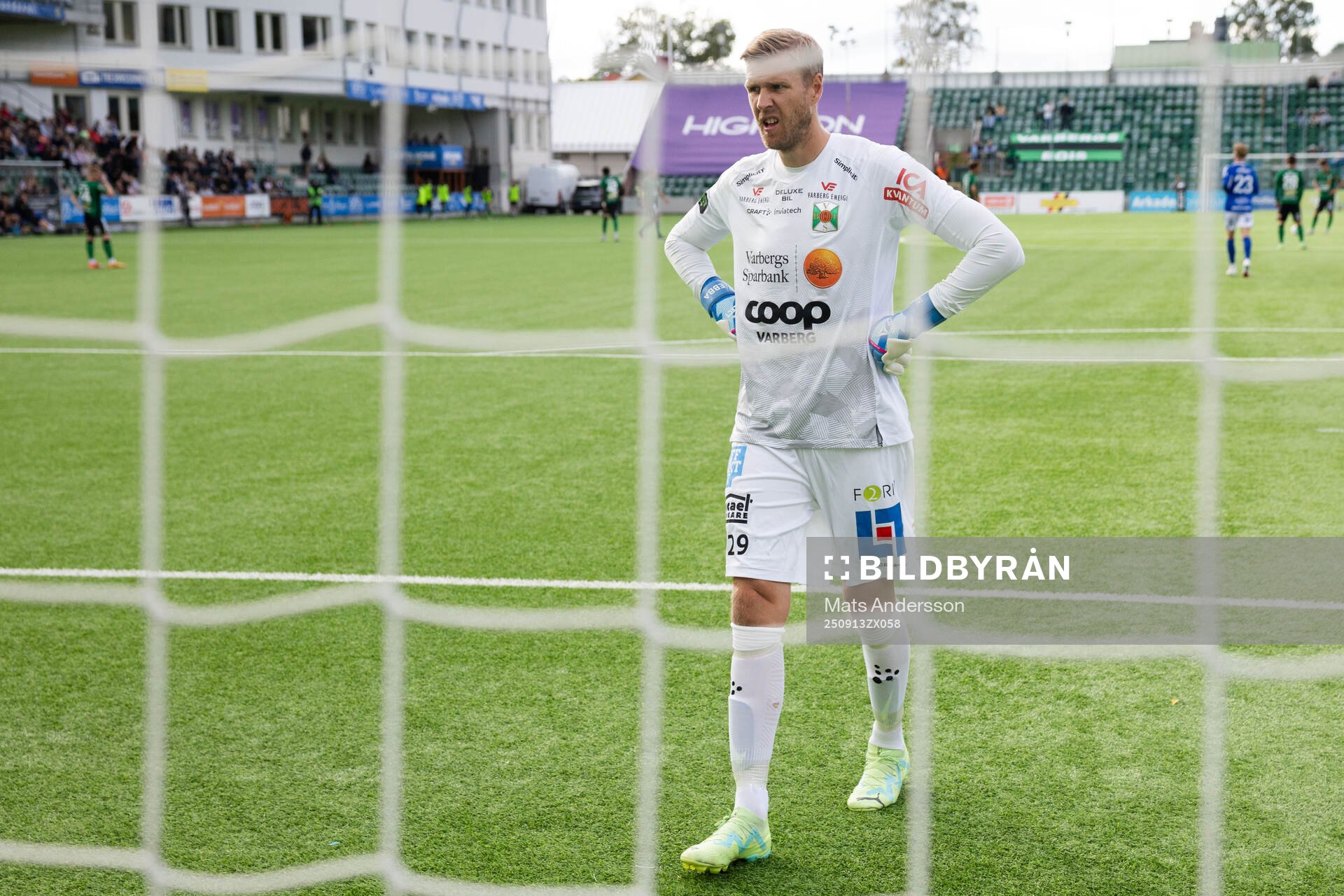Varbergs målvakt Fredrik Andersson deppar