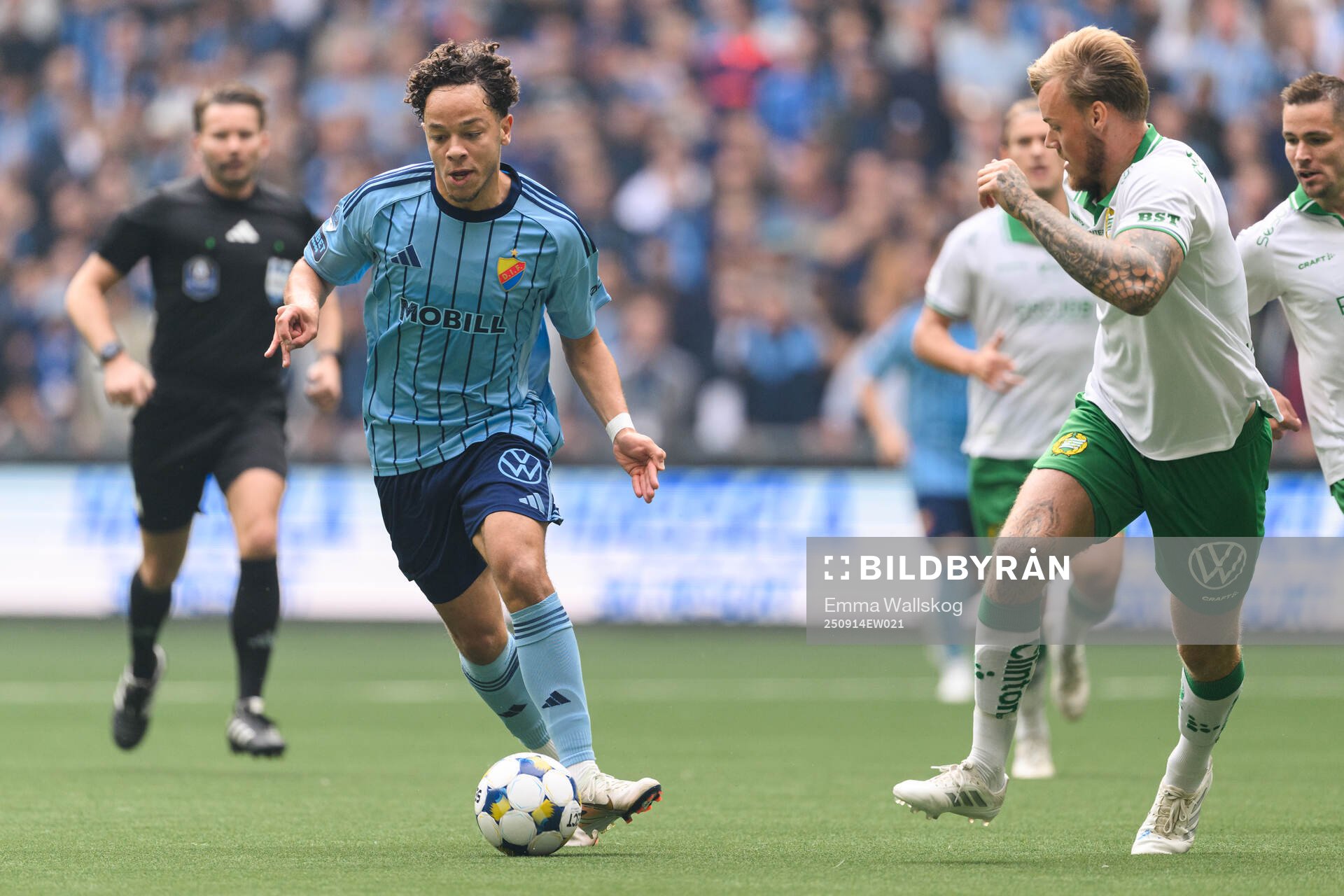 Djurgårdens Mikael Anderson och Hammarbys Victor Eriksson