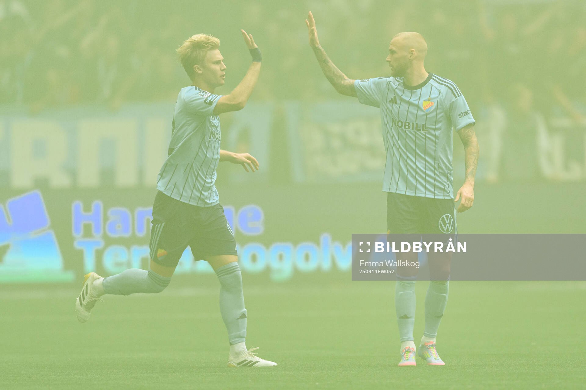 Djurgårdens Theo Bergvall och Adam Ståhl jublar