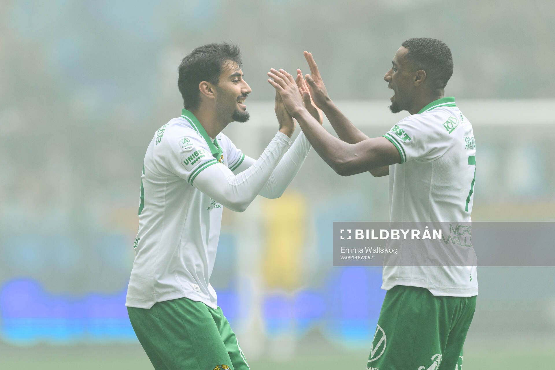 Hammarbys Montader Madjed och Paulos Abraham jublar