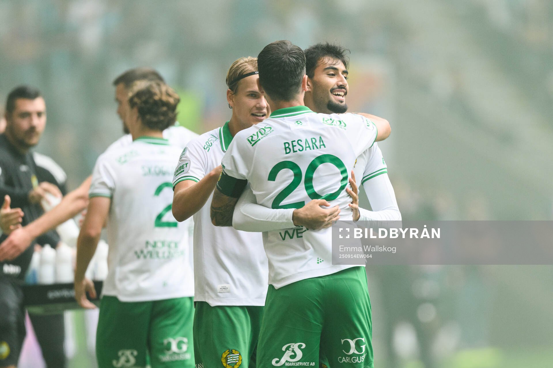 Hammarbys Montader Madjed och Nahir Besara jublar