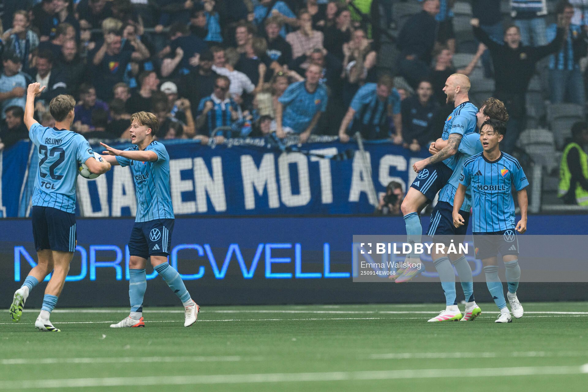 Djurgårdens Adam Ståhl, August Priske Flyger och Keita