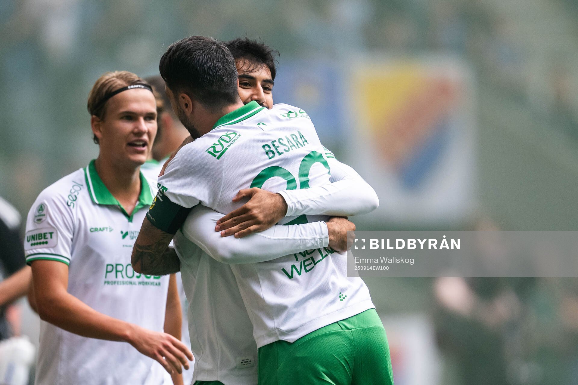 Hammarbys Montader Madjed jublar med Nahir Besara
