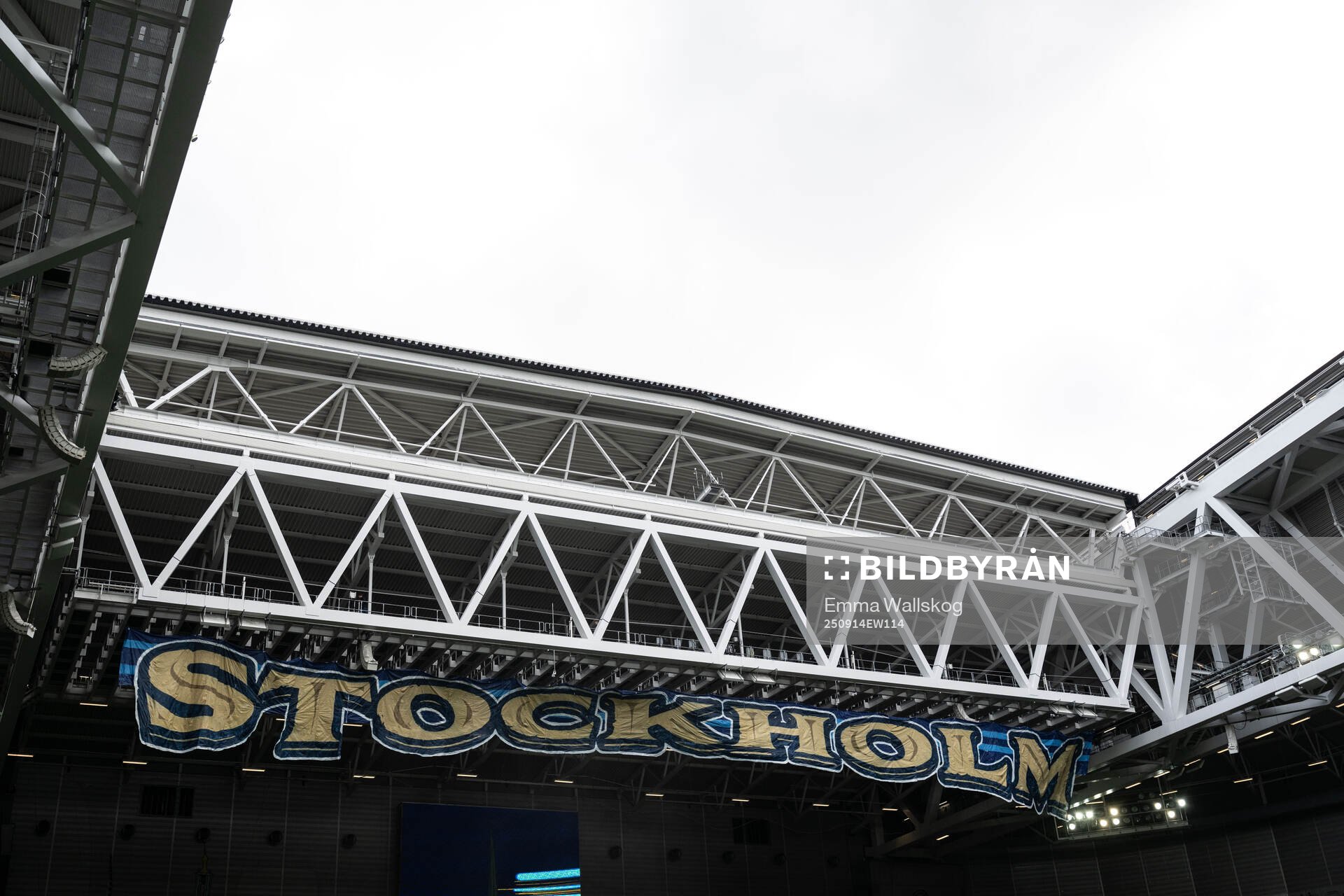 Djurgårdens supportrar med ett tifo