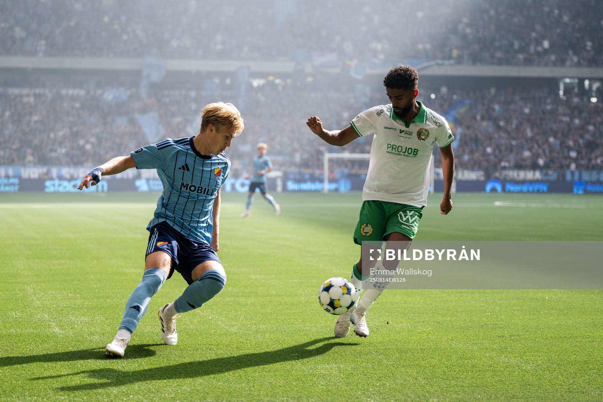 Djurgårdens Theo Bergvall och Hammarbys Tesfaldet Tekie