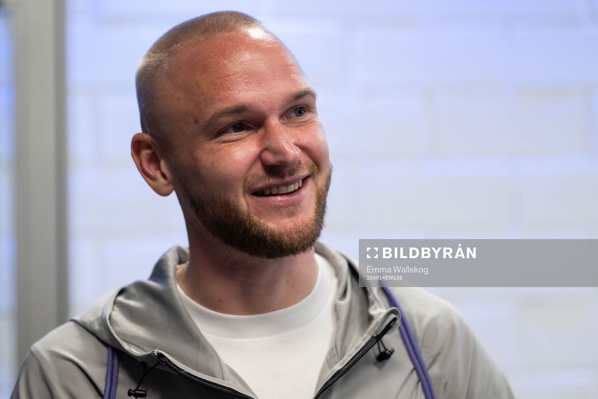 Djurgårdens Adam Ståhl i mixade zonen