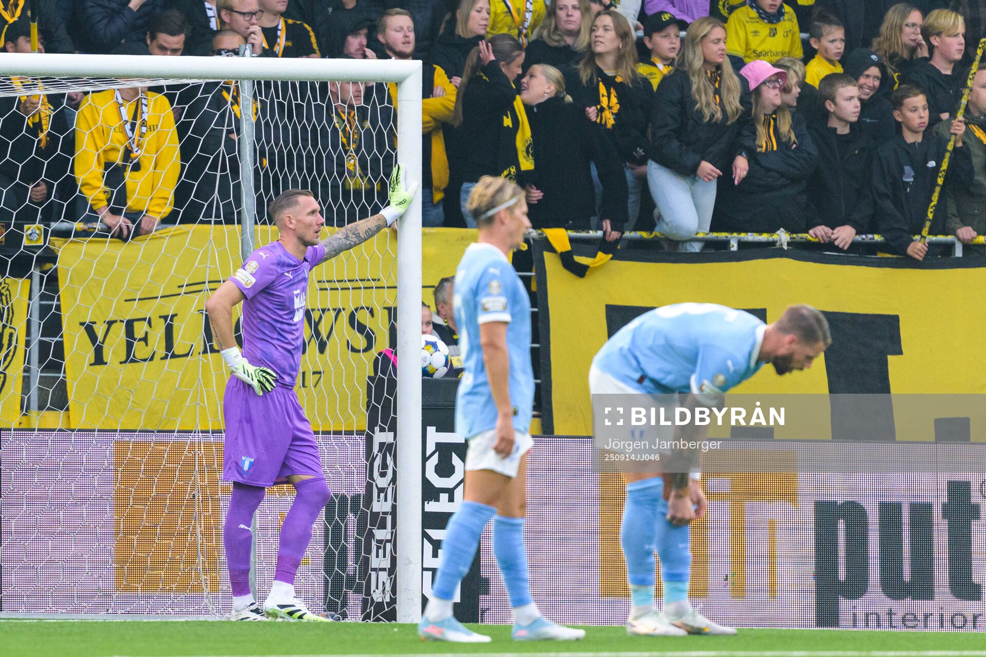 Malmö FFs målvakt Robin Olsen deppar