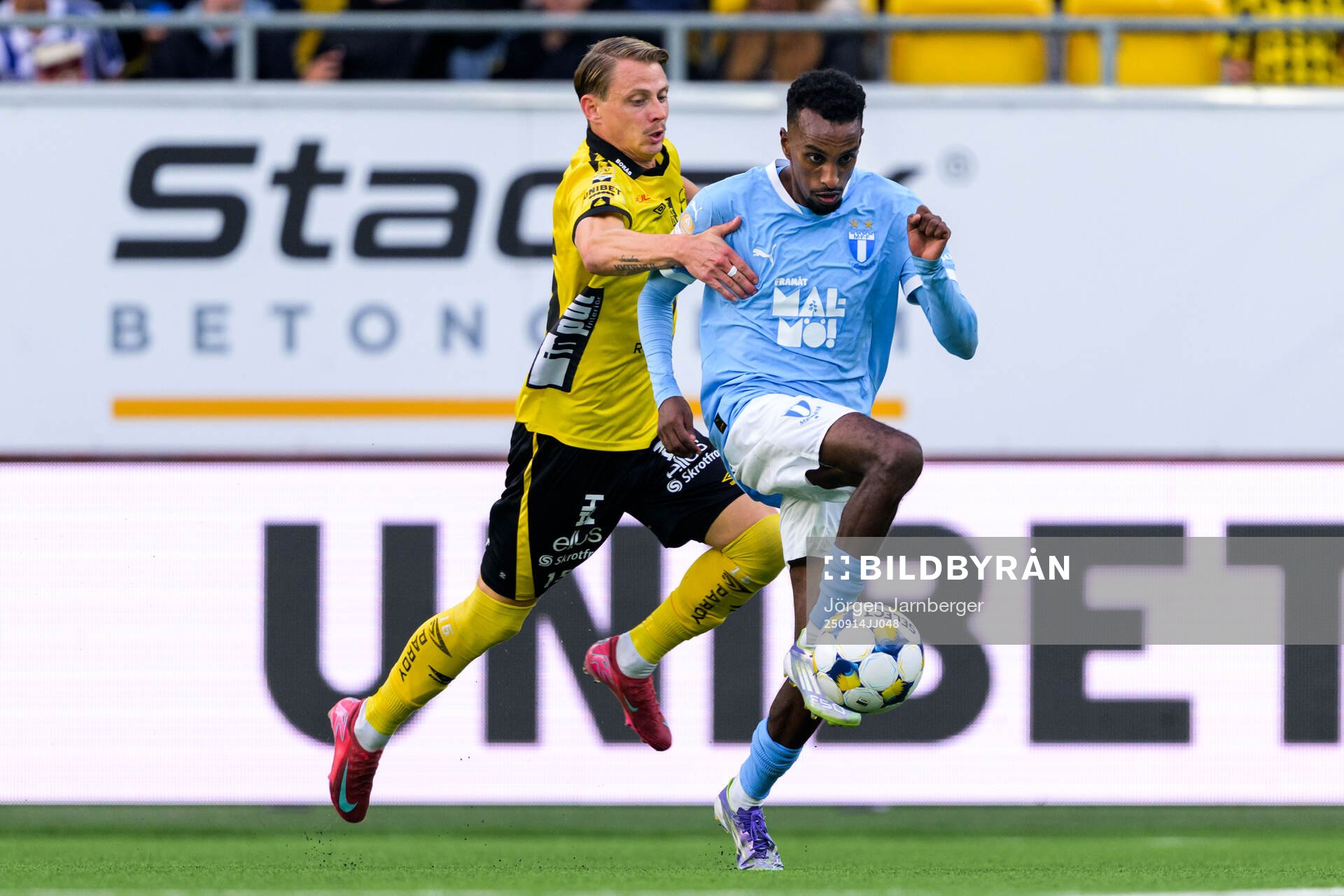 Elfsborgs Simon Hedlund och Malmö FFs Taha Ali