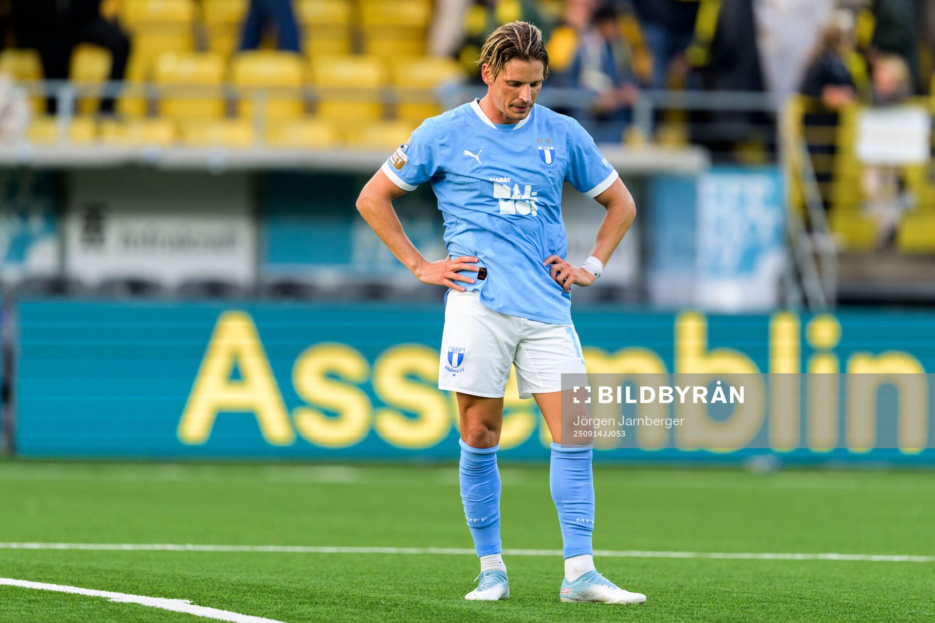 Malmö FFs Jens Stryger Larsen deppar
