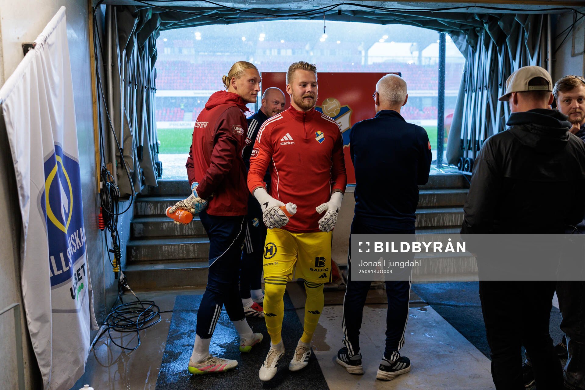 Östers målvakt Carl Lundahl Persson och målvakt Robin