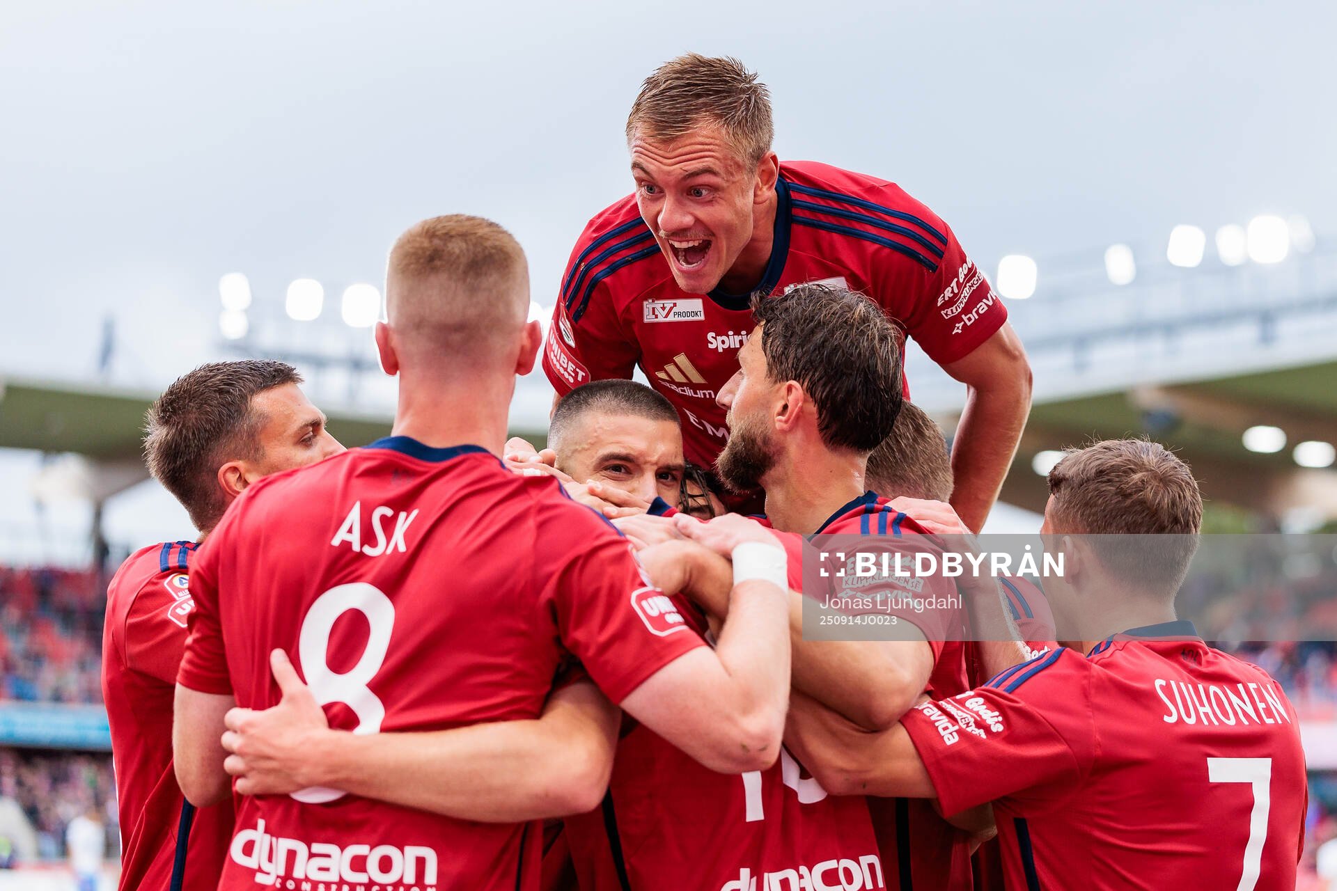 Östers Dennis Olsson jublar