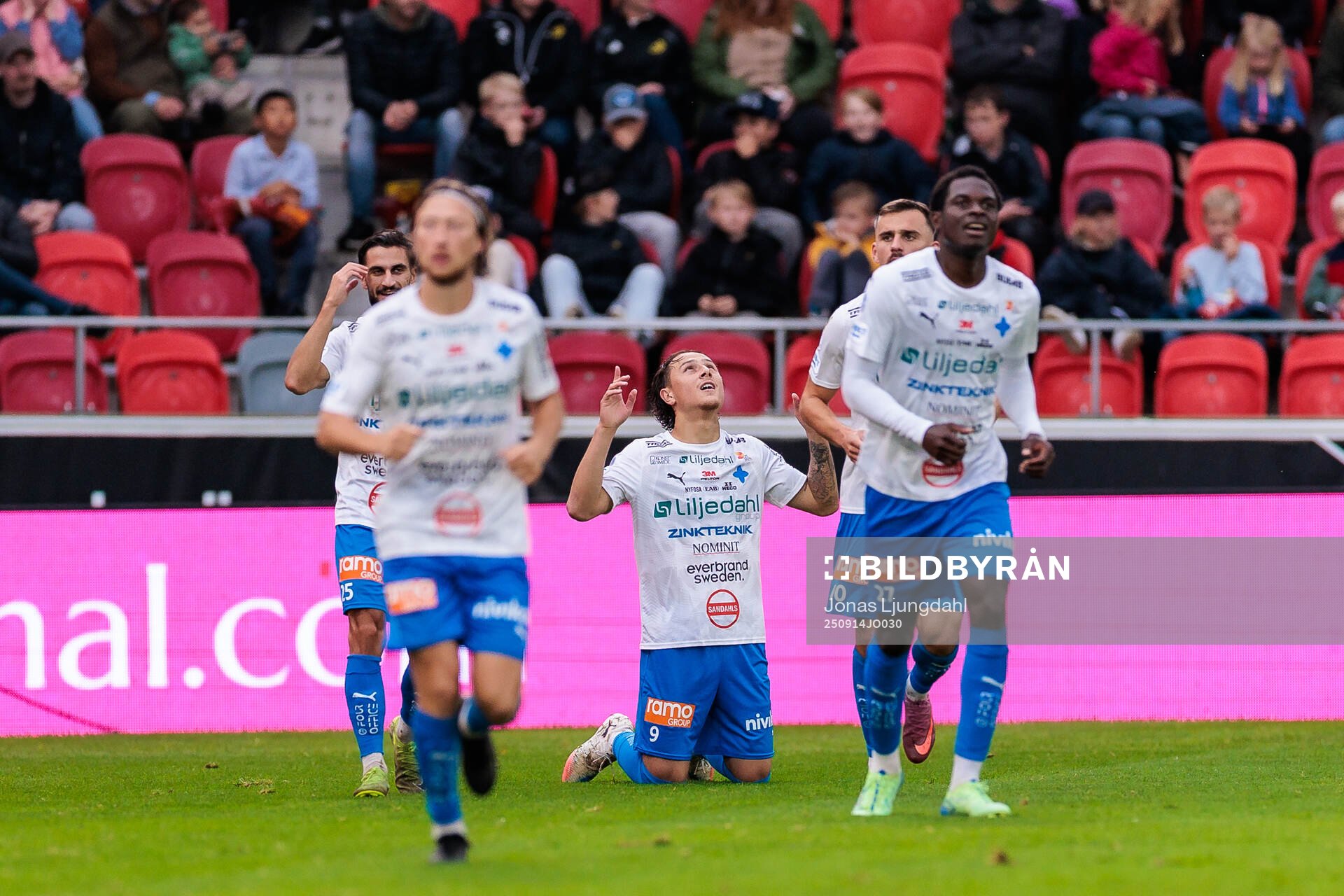 Värnamos Kai Meriluoto jublar