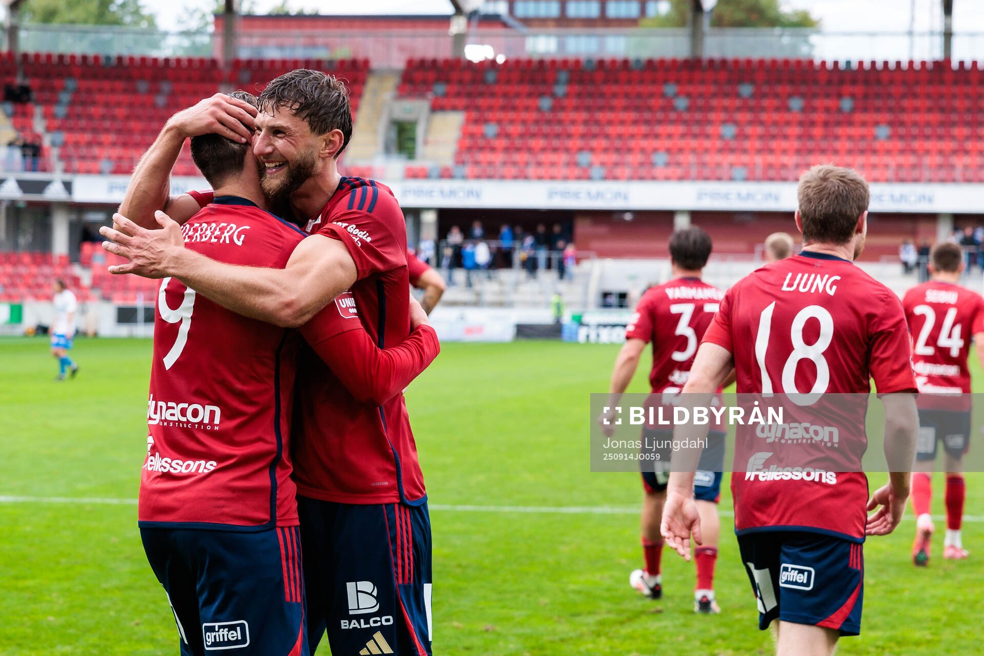 Östers Niklas Söderberg och Alibek Aliev jublar
