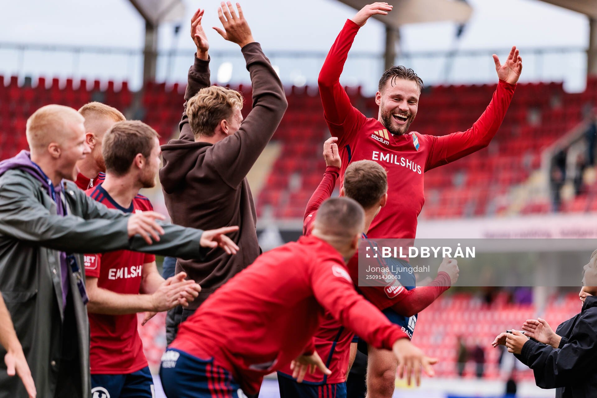 Östers Niklas Söderberg jublar
