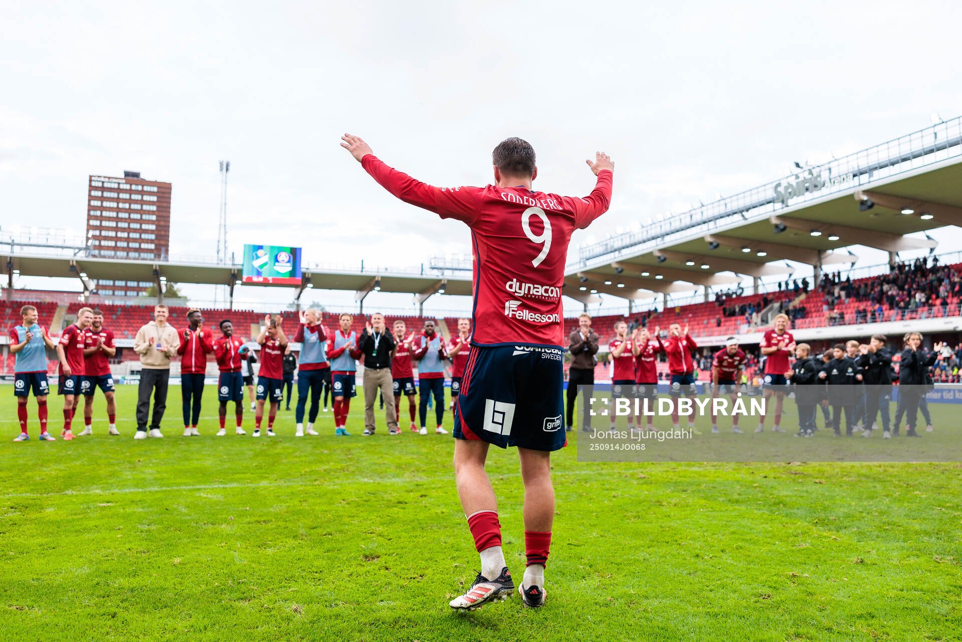 Östers Niklas Söderberg jublar