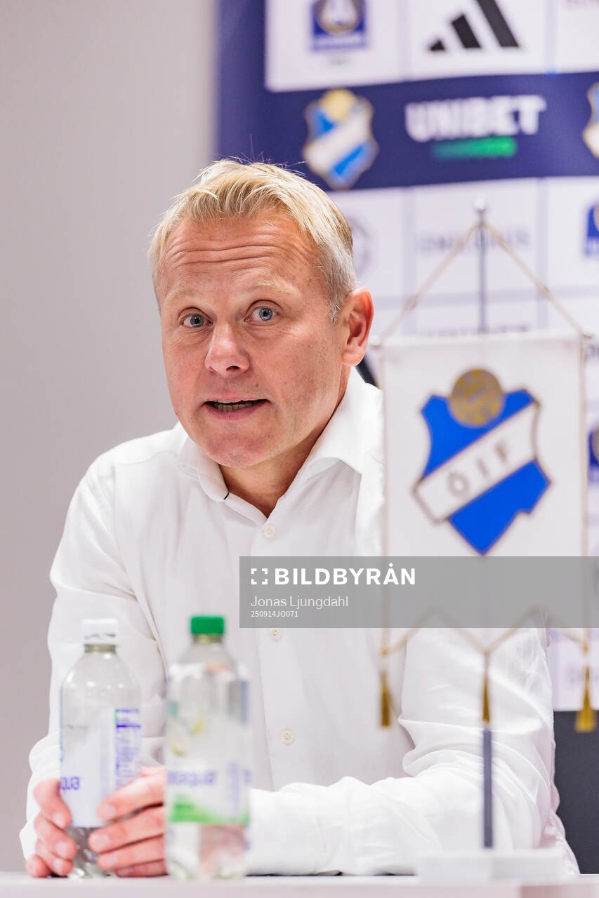 Östers tränare Roberth Björknesjö på presskonferensen