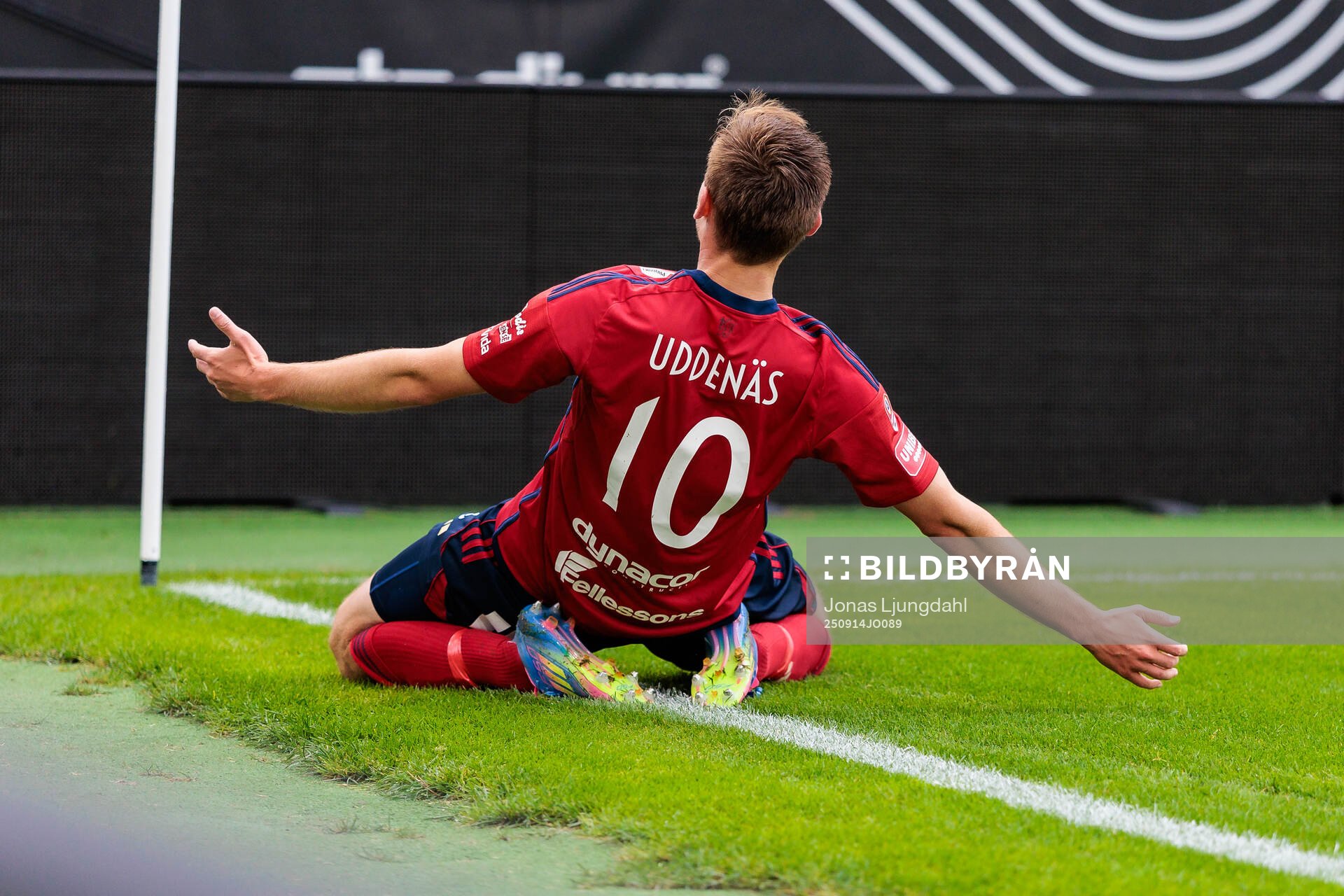 Östers Oscar Uddenäs jublar