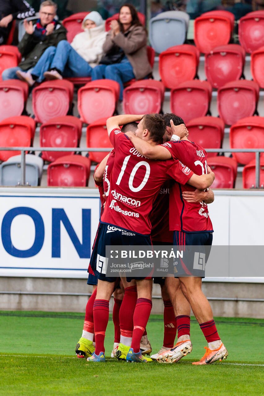Östers spelare jublar