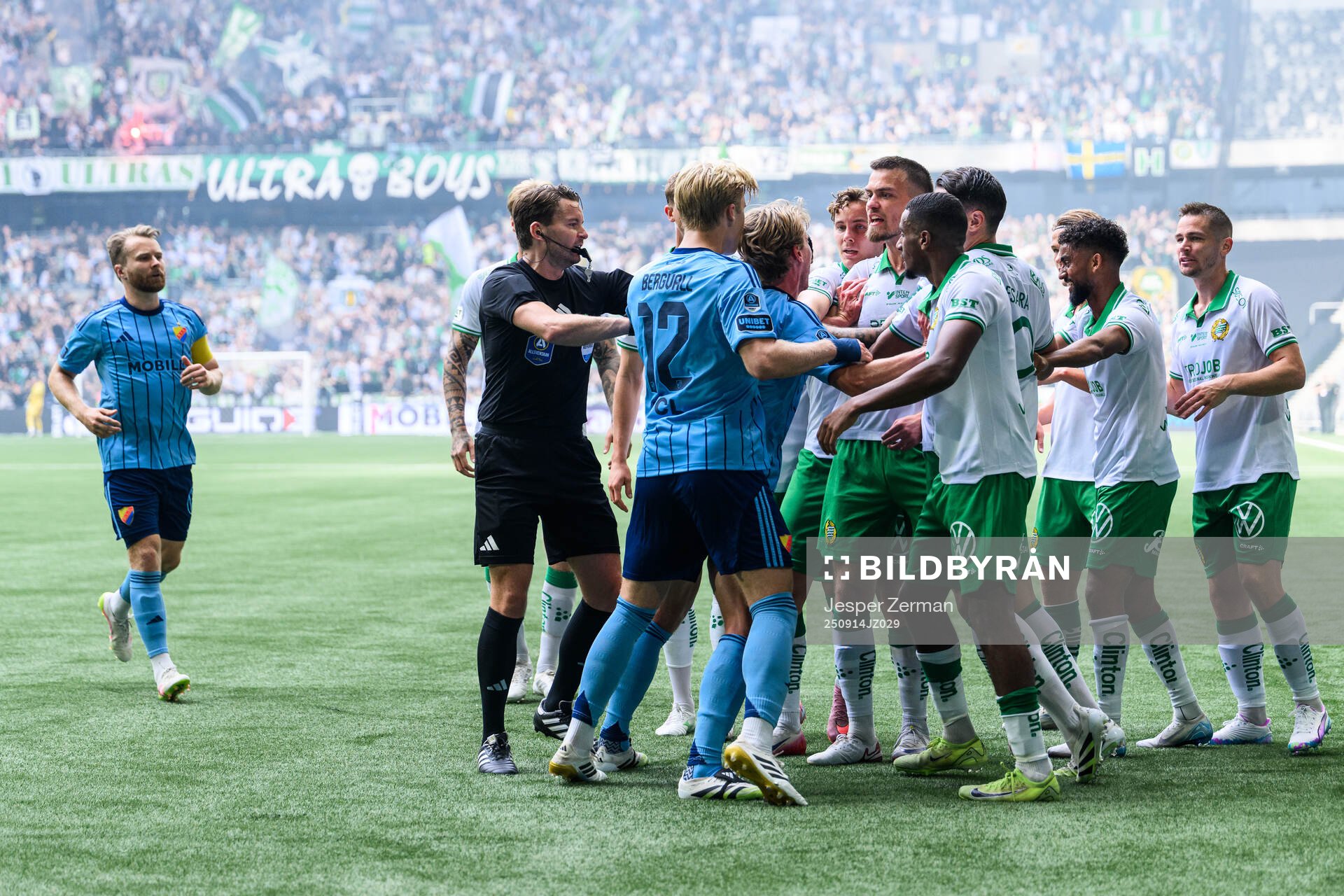 Djurgårdens Theo Bergvall reagerar när Hammarbys Nahir