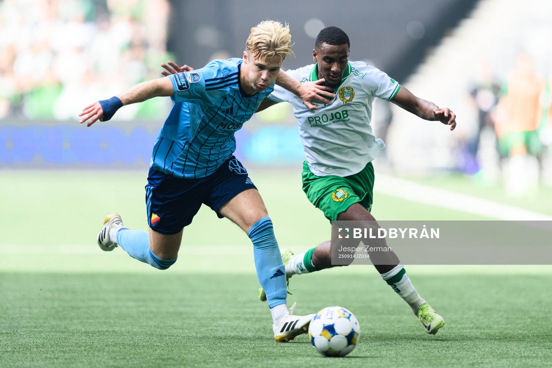 Djurgårdens Theo Bergvall och Hammarbys Paulos Abraham