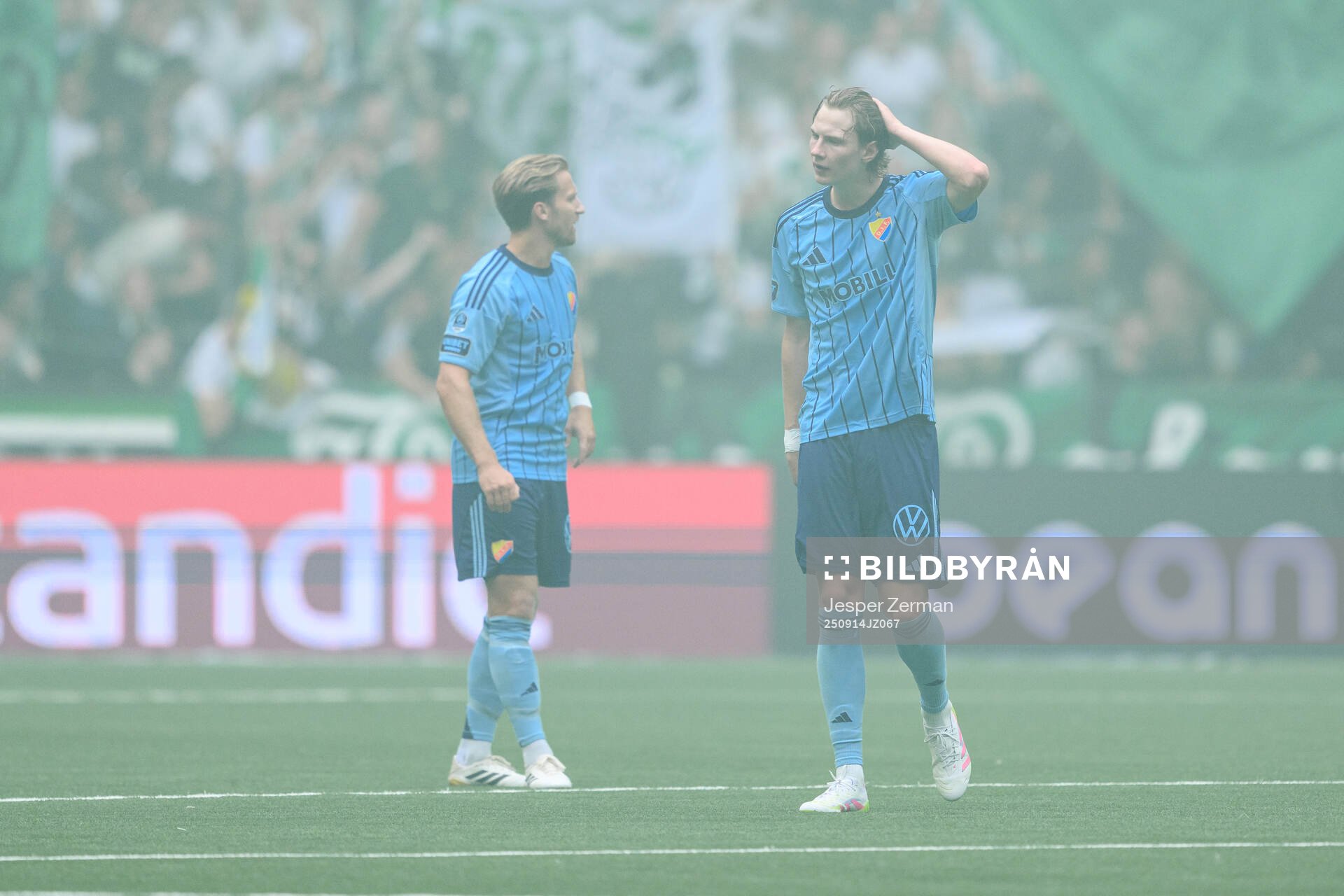 Djurgårdens Daniel Stensson och August Priske Flyger deppar