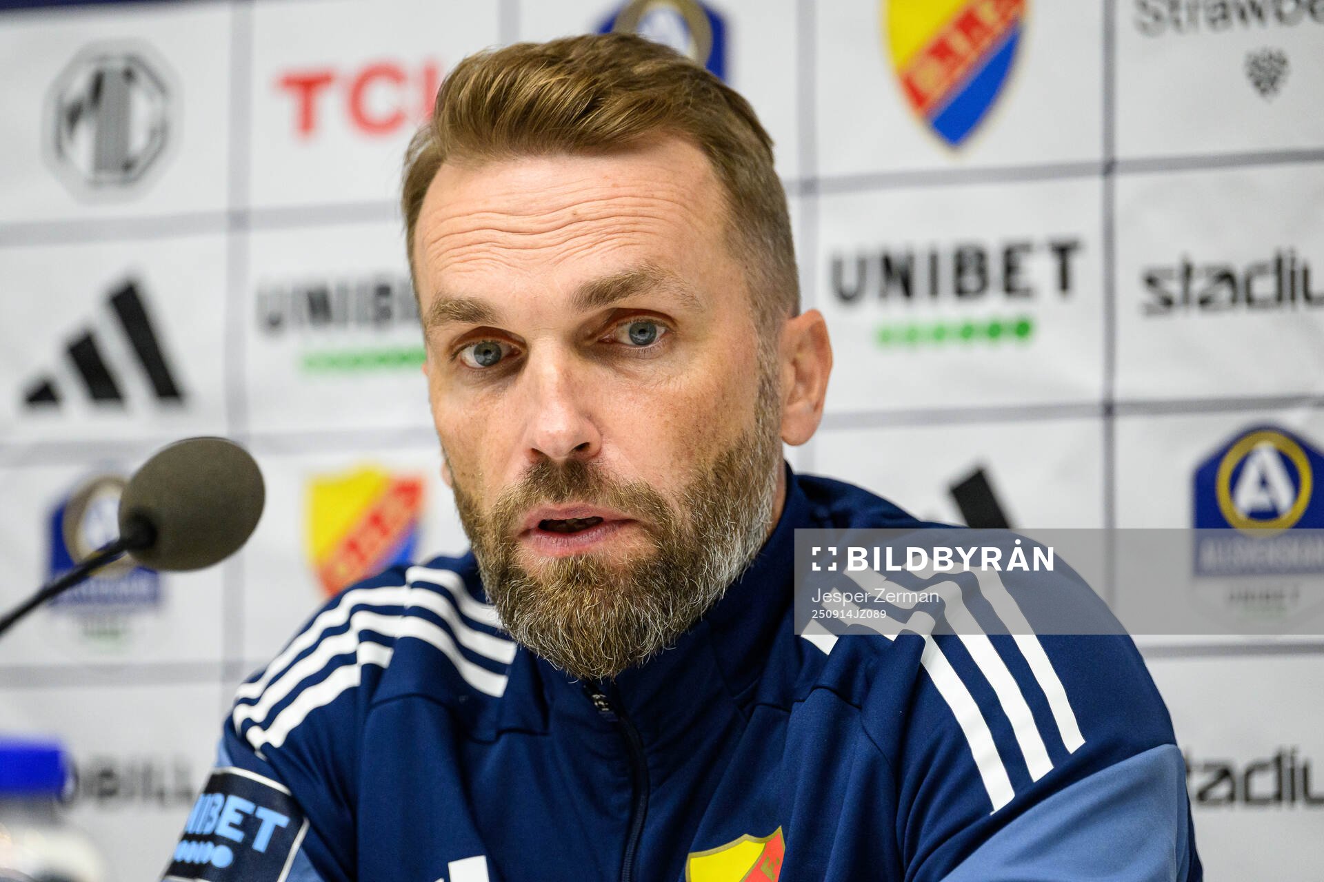 Djurgårdens tränare Jani Honkavaara vid en presskonferens