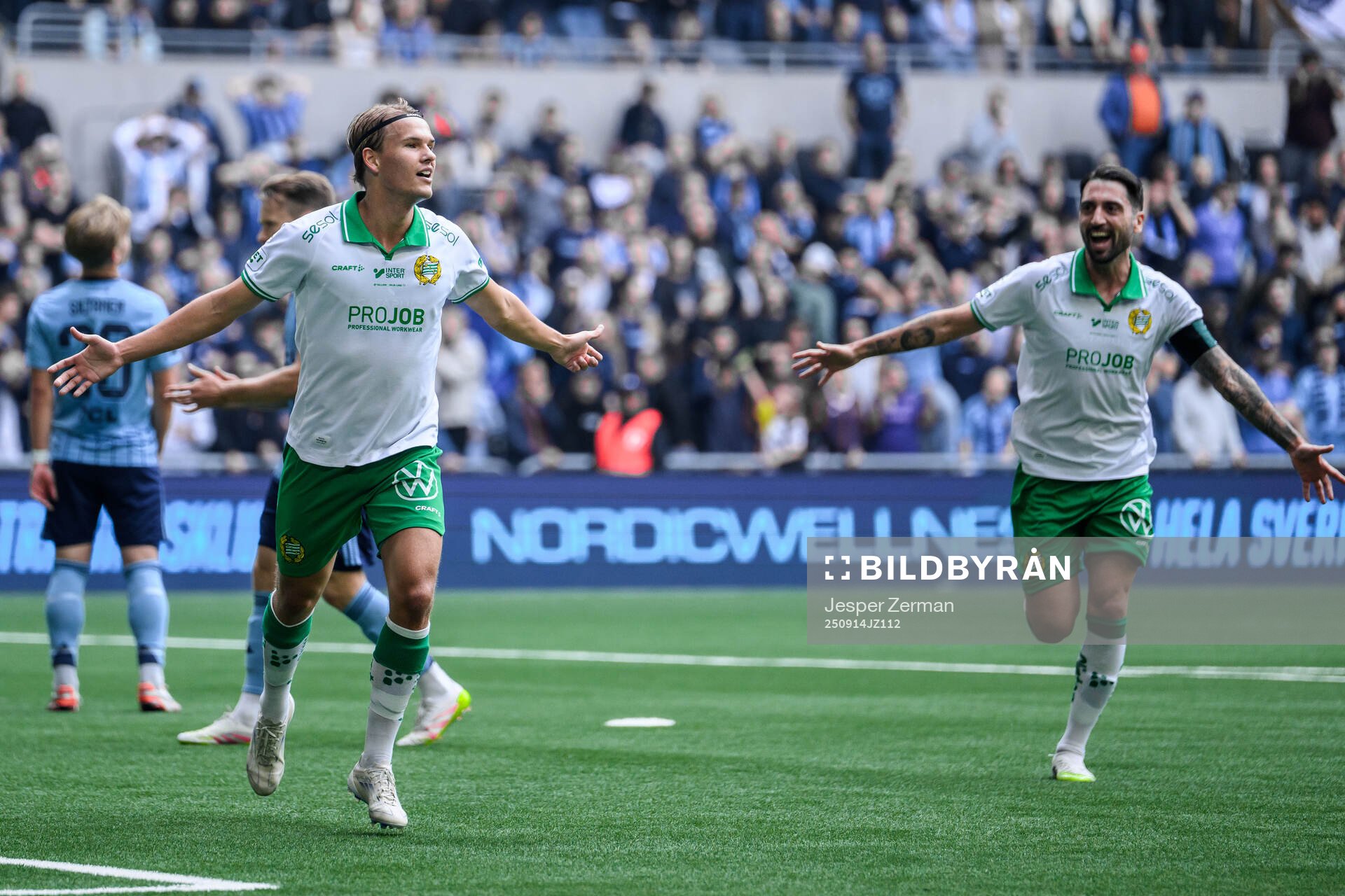 Hammarbys Markus Karlsson och Nahir Besara jublar