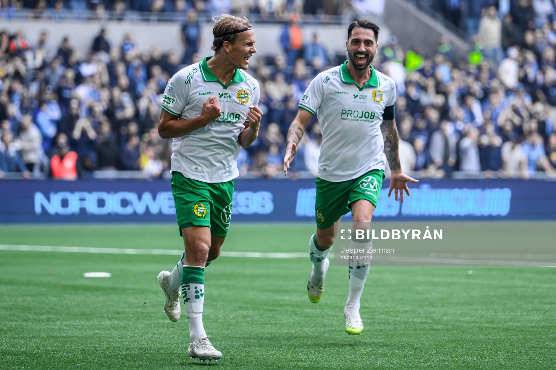 Hammarbys Markus Karlsson och Nahir Besara jublar