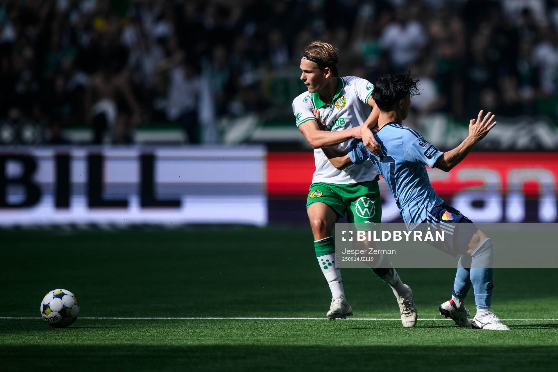Hammarbys Markus Karlsson och Djurgårdens Keita Kosugi