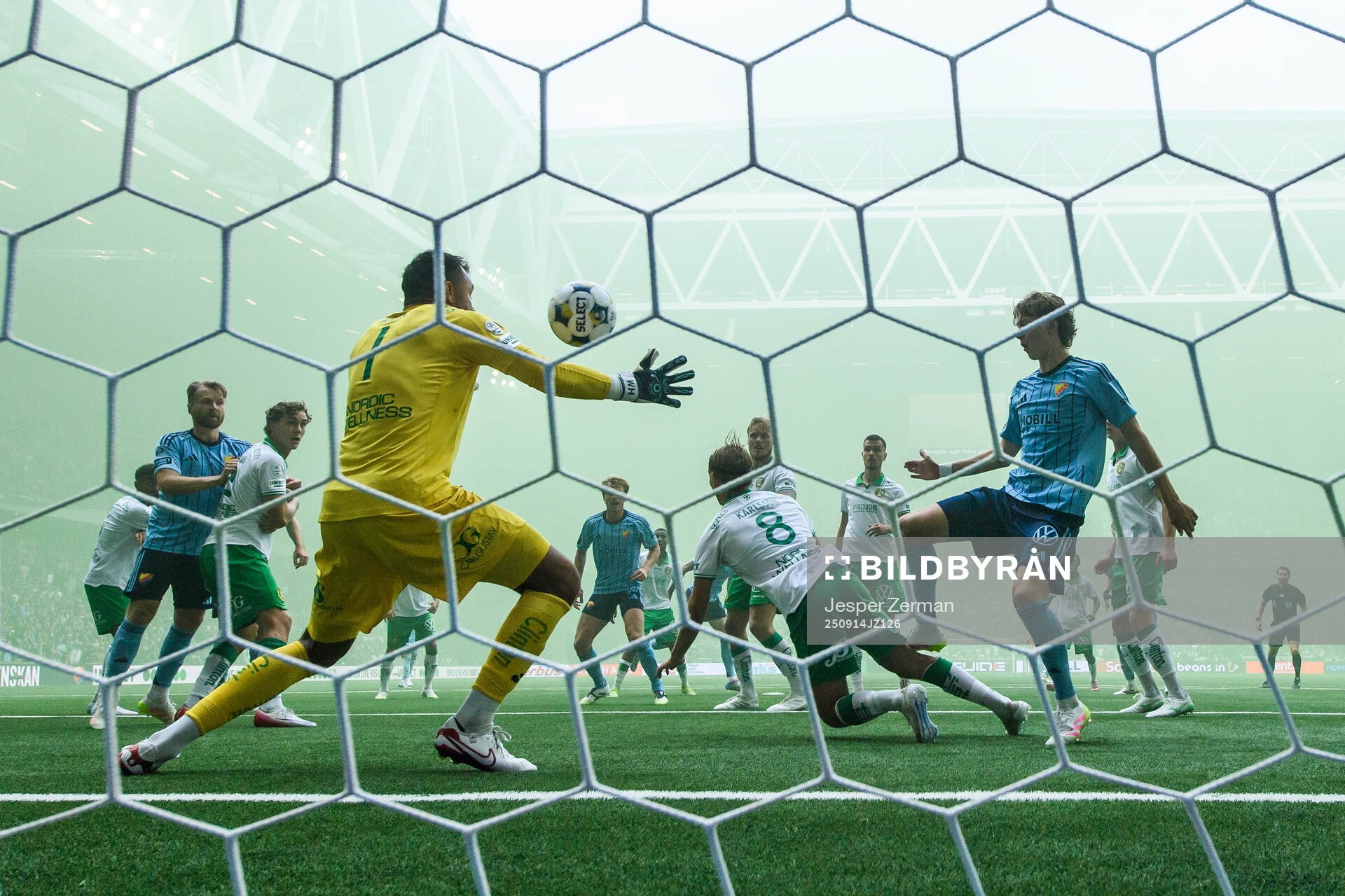 Hammarbys målvakt Warner Hahn släpper in 2-2 av