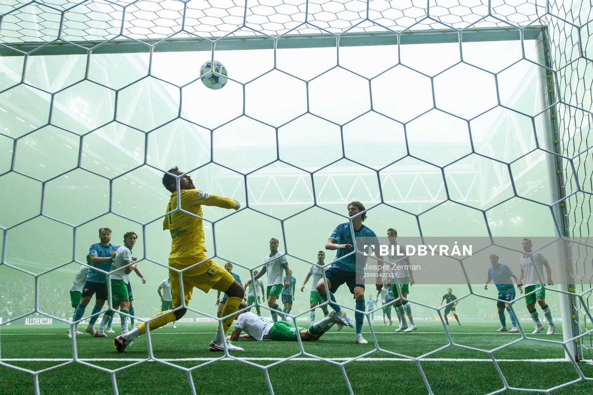 Hammarbys målvakt Warner Hahn släpper in 2-2 av
