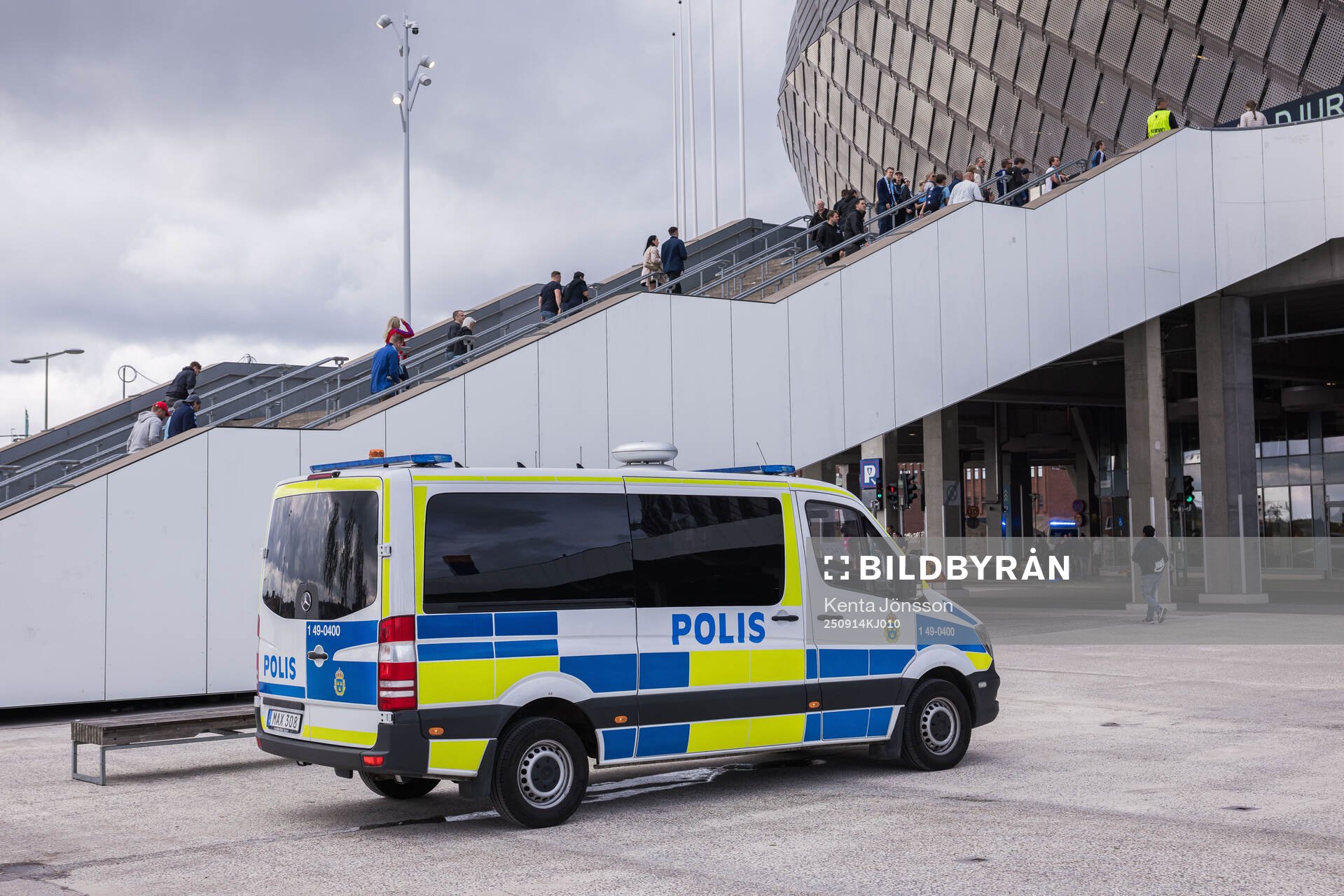 En polisbil utanför 3Arena